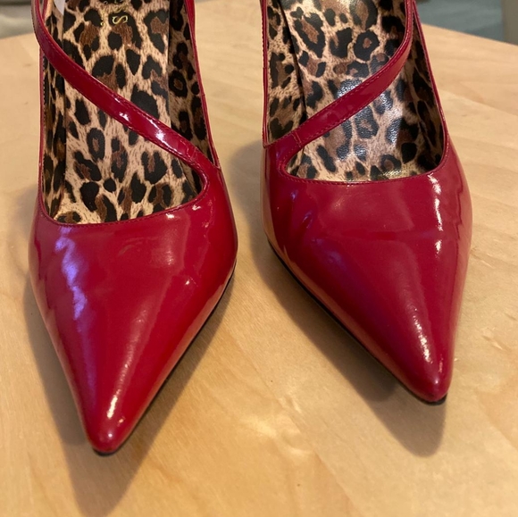 Red pumps - Picture 4 of 5